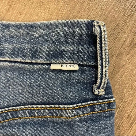 MOTHER High-waisted Looker Ankle Fray jeans in Big Sky (faded blue) - Picture 9 of 13